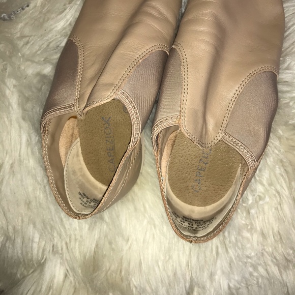 E Series Jazz Slip On Shoes - Picture 5 of 9